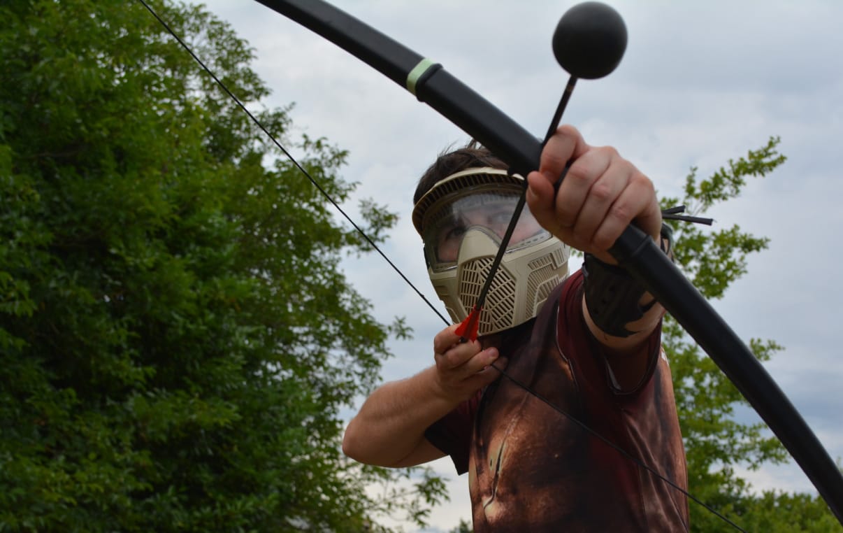 Animation Archery Game à Toulouse avec arcs sécurisés et flèches en mousse