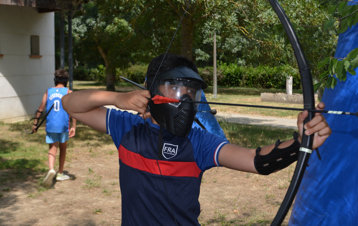 Jeu darchery game avec flèches en mousse en Occitanie
