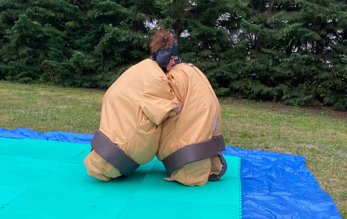 Animation délirante avec location de costumes sumos en Occitanie