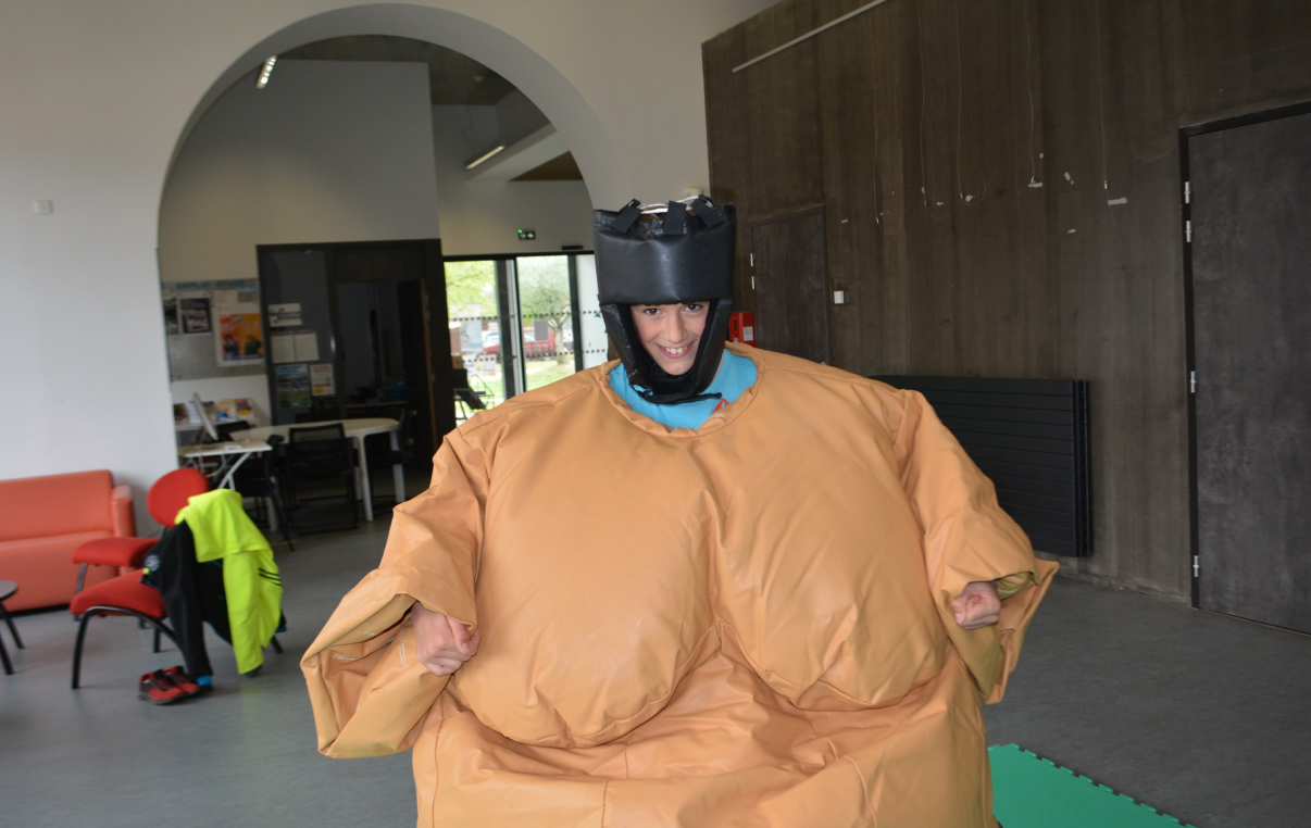 Location de costumes sumos gonflables pour anniversaire ou fête en Occitanie