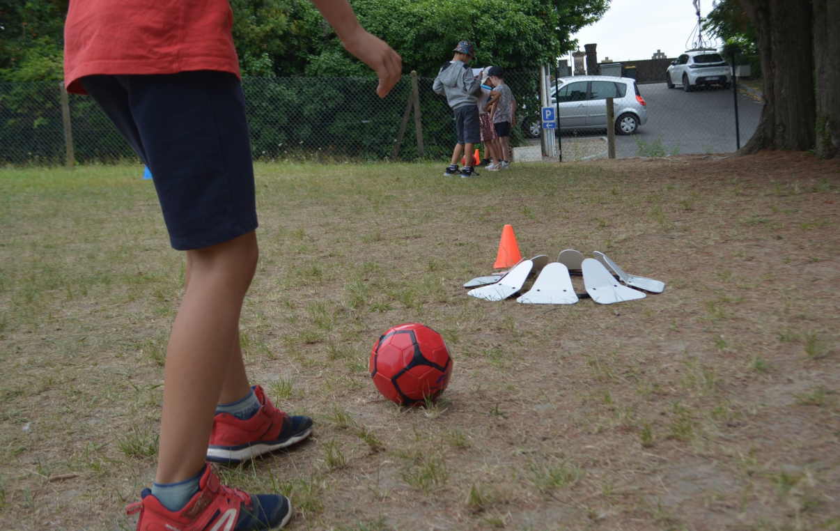 Session Foot Golf personnalisée à domicile en Occitanie avec obstacles gonflables